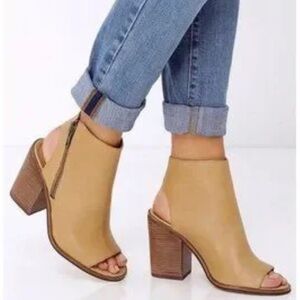 EUC STEVE MADDEN terraa peep toe tan leather heels size 8